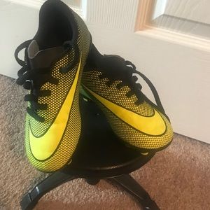 BOYS soccer/baseball cleats